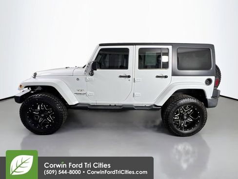 Used 2017 Jeep Wrangler Unlimited Sahara AWD/4WD image 6