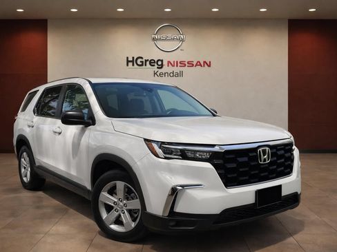 Used 2023 Honda Pilot LX image 3