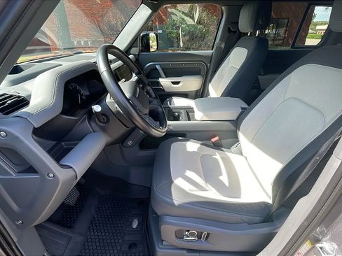 Used 2023 Land Rover Defender 130 X-Dynamic SE image 18