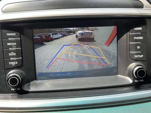 Used 2020 Kia Sorento LX image 47