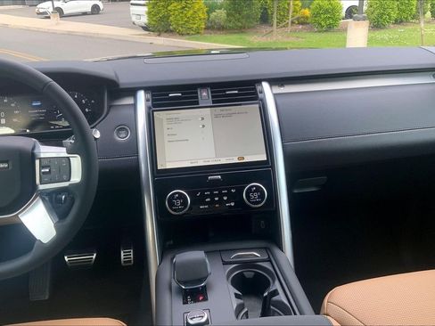 New 2026 Land Rover Discovery Limited Edition AWD/4WD image 6