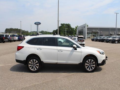 Used 2017 Subaru Outback 3.6R Touring w/ Popular Package #5A AWD/4WD image 11