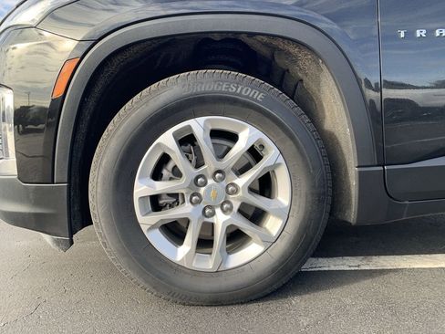 Used 2023 Chevrolet Traverse LS image 17