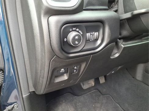 Used 2019 RAM 1500 Big Horn AWD/4WD image 17