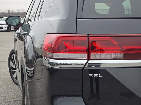 Used 2024 Volkswagen Atlas SEL image 11