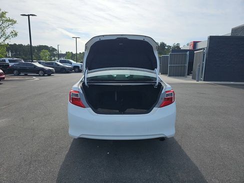 Used 2013 Toyota Camry XLE image 16