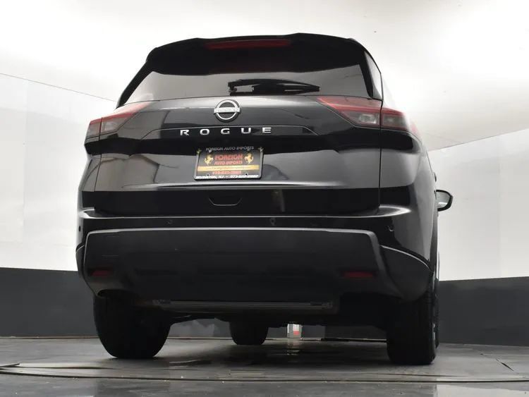 Used 2024 Nissan Rogue S FWD image 10