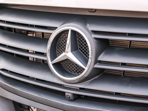 Used 2024 Mercedes-Benz Sprinter 2500 image 13