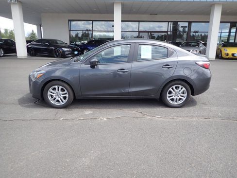 Used 2017 Toyota Yaris iA FWD image 2