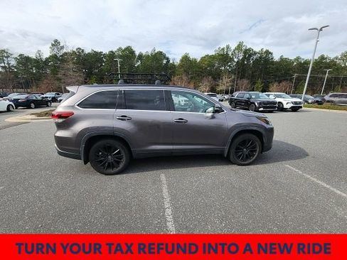 Used 2019 Toyota Highlander SE image 15