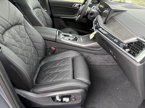 Used 2026 BMW X7 xDrive40i w/ M Sport Package image 24