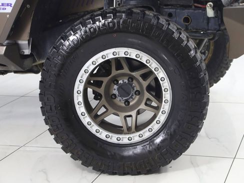 Used 2016 Jeep Wrangler Unlimited Sahara image 15