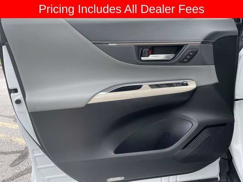 Used 2023 Toyota Venza Limited AWD/4WD image 18