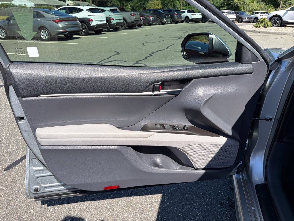 Used 2023 Toyota Camry SE AWD/4WD image 12