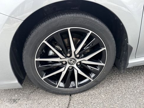 Used 2024 Toyota Camry SE image 11