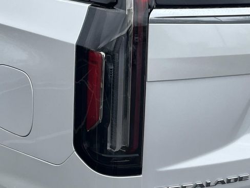 Used 2022 Cadillac Escalade Premium Luxury Platinum image 10