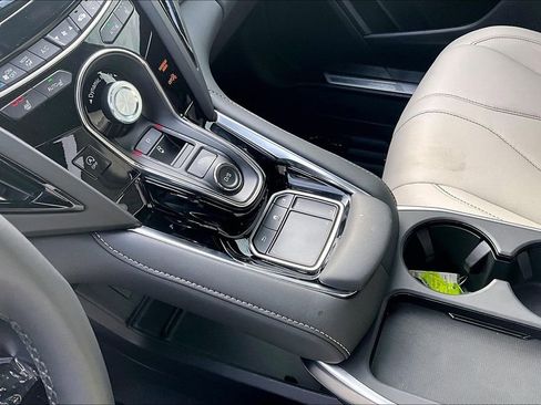 Used 2025 Acura RDX SH-AWD image 18