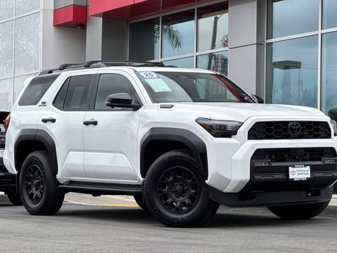 Certified 2025 Toyota 4Runner TRD Off-Road Premium AWD/4WD image 2