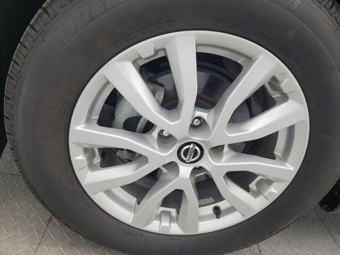 Used 2019 Nissan Rogue SV FWD image 31