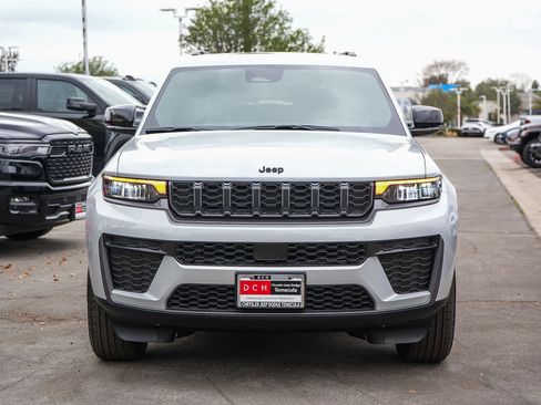 New 2026 Jeep Grand Cherokee L 4WD image 2