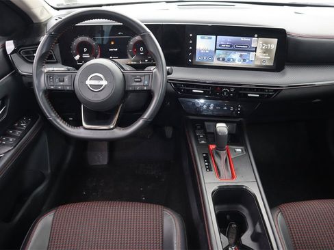 Certified 2025 Nissan Kicks SR image 17