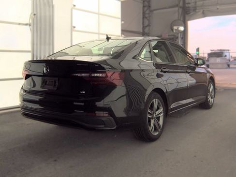 Used 2024 Volkswagen Jetta SE FWD image 5