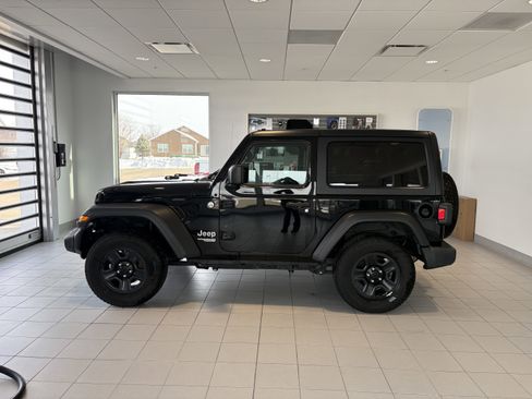 Used 2021 Jeep Wrangler Sport S image 2