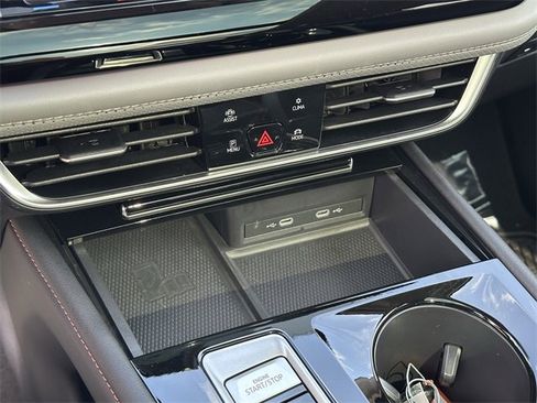 Used 2024 Volkswagen Atlas Peak Edition SE image 21