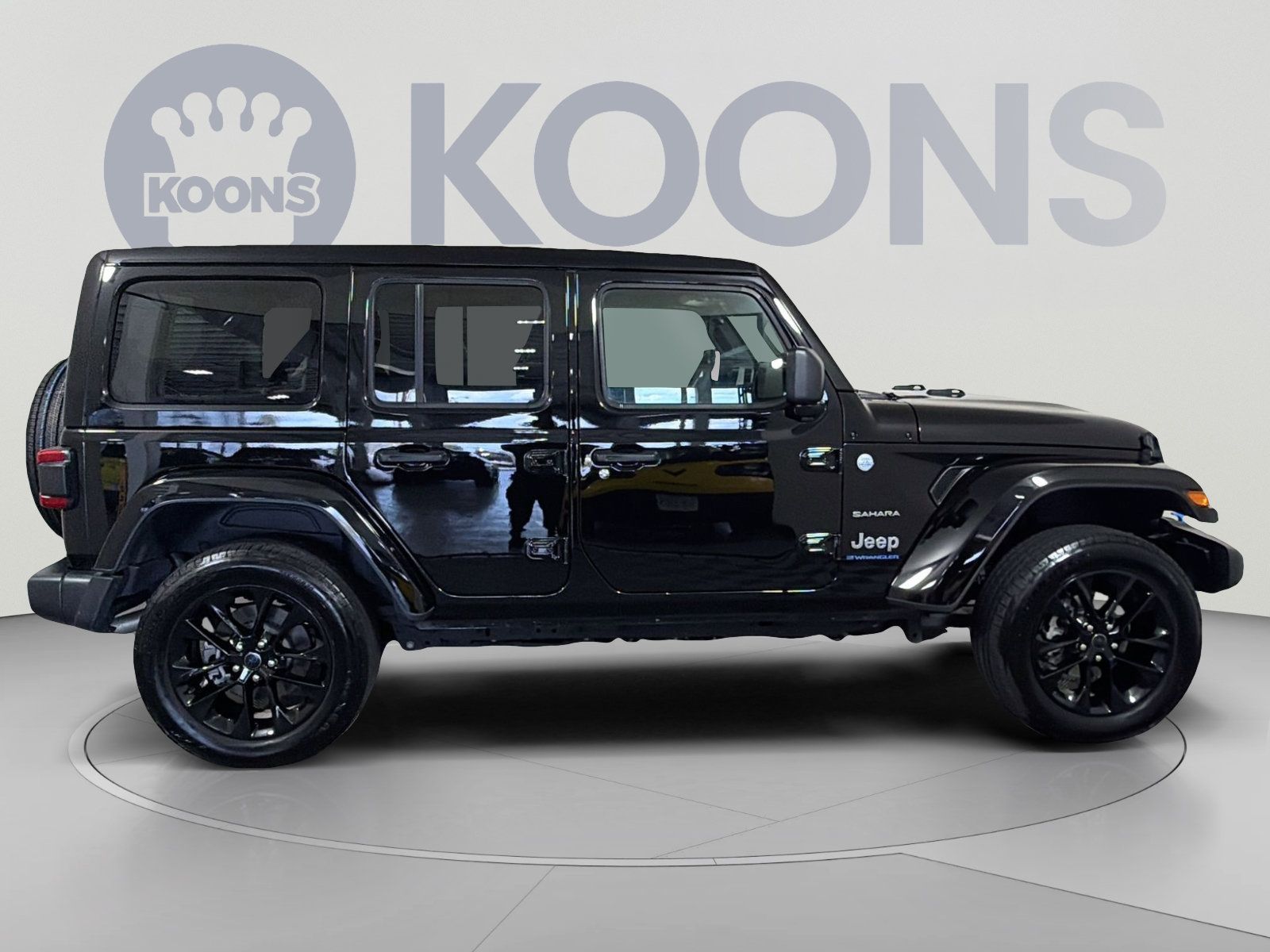 Used 2024 Jeep Wrangler Unlimited Sahara w/ Technology Group AWD/4WD image 8