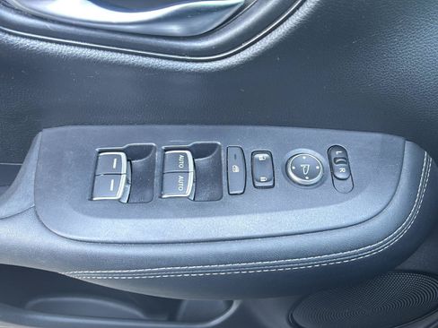 Used 2024 Honda HR-V EX-L image 11