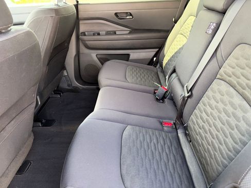 Used 2025 Nissan Pathfinder SV FWD image 26