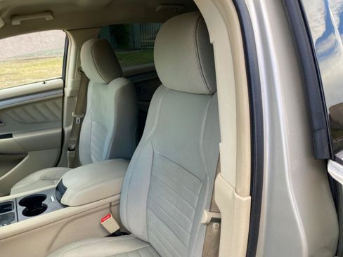 Used 2018 Ford Taurus SE FWD image 28