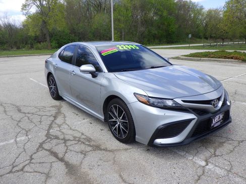 Used 2021 Toyota Camry SE w/ Cold Weather Package AWD/4WD image 5