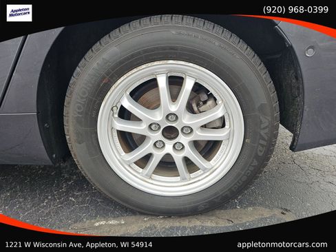 Used 2019 Toyota Prius LE image 38