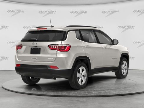 Used 2018 Jeep Compass Latitude w/ Safe & Security Group AWD/4WD image 4