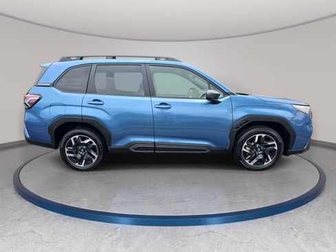 Used 2025 Subaru Forester Limited AWD/4WD image 4