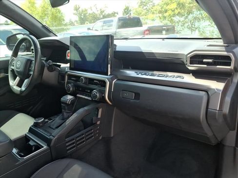 Used 2024 Toyota Tacoma TRD Sport AWD/4WD image 16