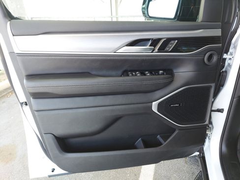 New 2026 Jeep Grand Wagoneer L 2WD w/ Premium Group I image 30