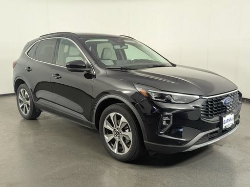 Used 2023 Ford Escape Platinum AWD/4WD image 2