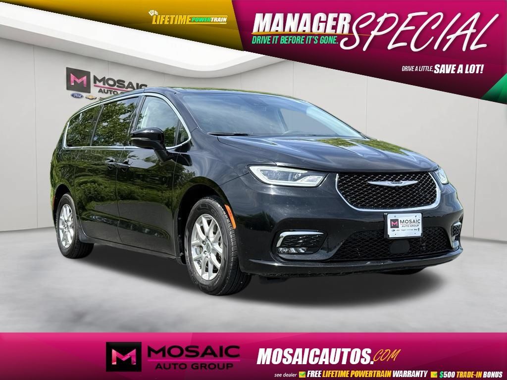 Used 2024 Chrysler Pacifica Touring-L FWD image 1