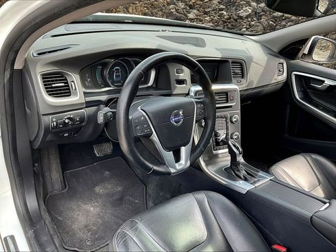 Used 2015 Volvo S60 T5 Platinum image 13