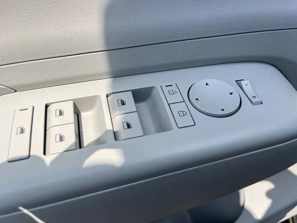 Used 2024 Hyundai Kona SEL FWD image 27