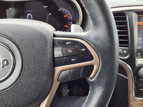 Used 2017 Jeep Grand Cherokee Limited AWD/4WD image 14