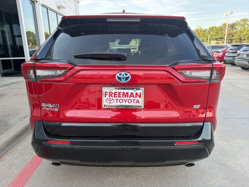 Used 2024 Toyota RAV4 SE w/ Weather & Moonroof Package AWD/4WD image 9
