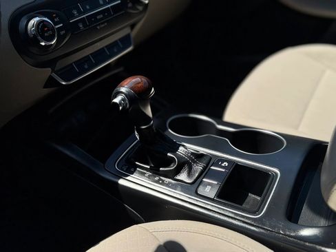 Used 2017 Kia Sorento LX w/ LX Convenience Package image 22