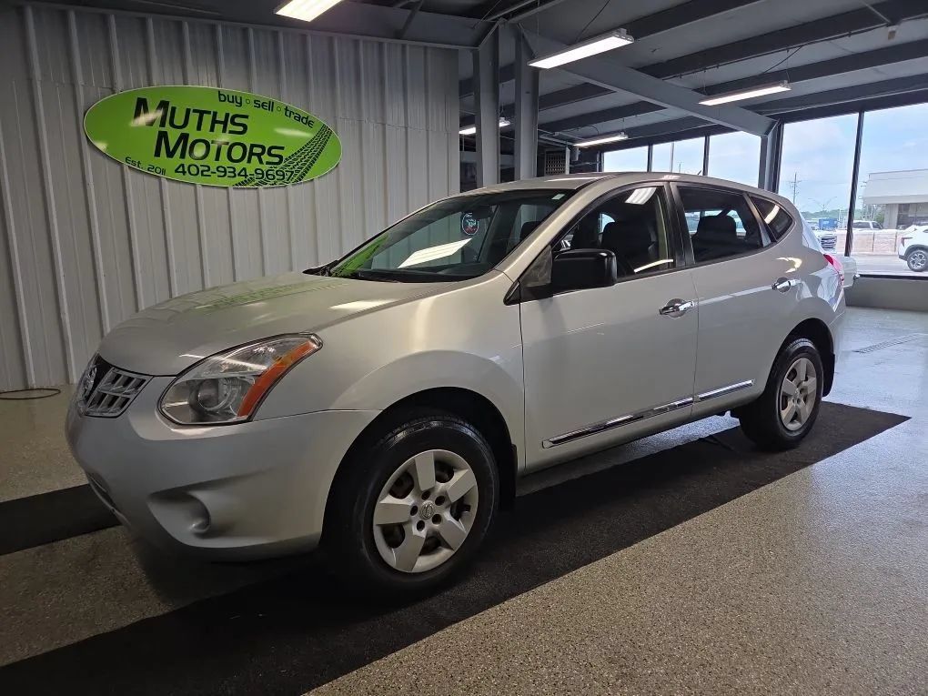 Used 2015 Nissan Rogue S FWD image 1