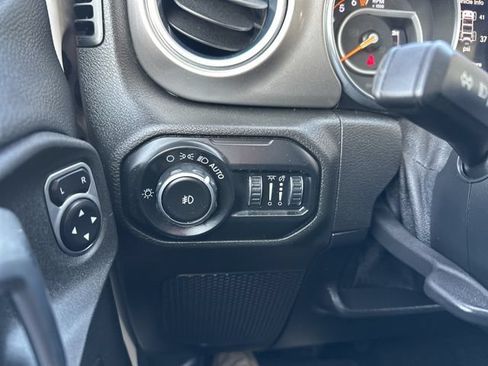 Used 2020 Jeep Wrangler Unlimited Sahara AWD/4WD image 24