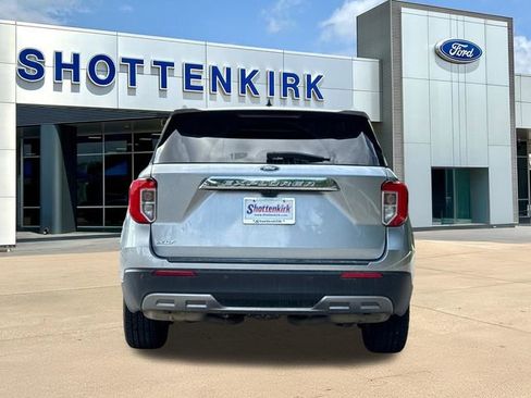 Used 2022 Ford Explorer XLT w/ Equipment Group 202A RWD image 7