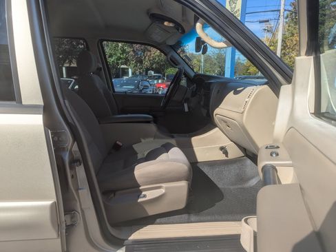 Used 2003 Ford Explorer Sport Trac XLT image 25