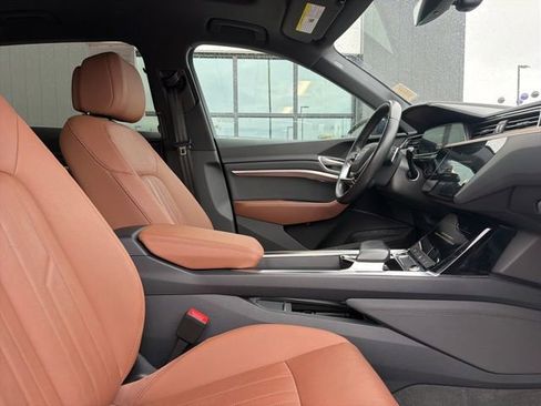 Used 2022 Audi e-tron Premium w/ Convenience Plus Package AWD/4WD image 12